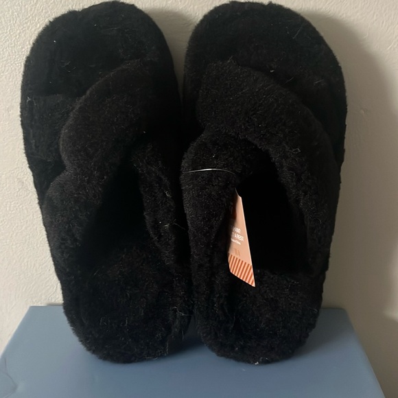 Faux Fur Jabasic Slippers - Picture 3 of 10